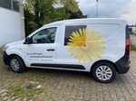 Individuelles Firmenlogo auf Auto foliert