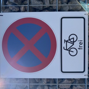 Hinweisschild Parken Verboten